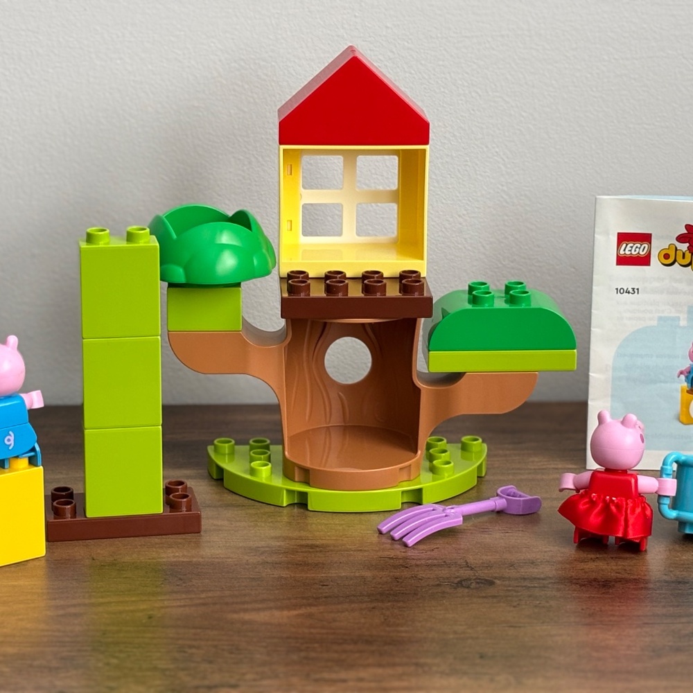 LEGO Duplo PEPPA PIG Garden and Tree House COMPLETE Set 10431 2 Pig Toy Figures - Picture 2 of 9